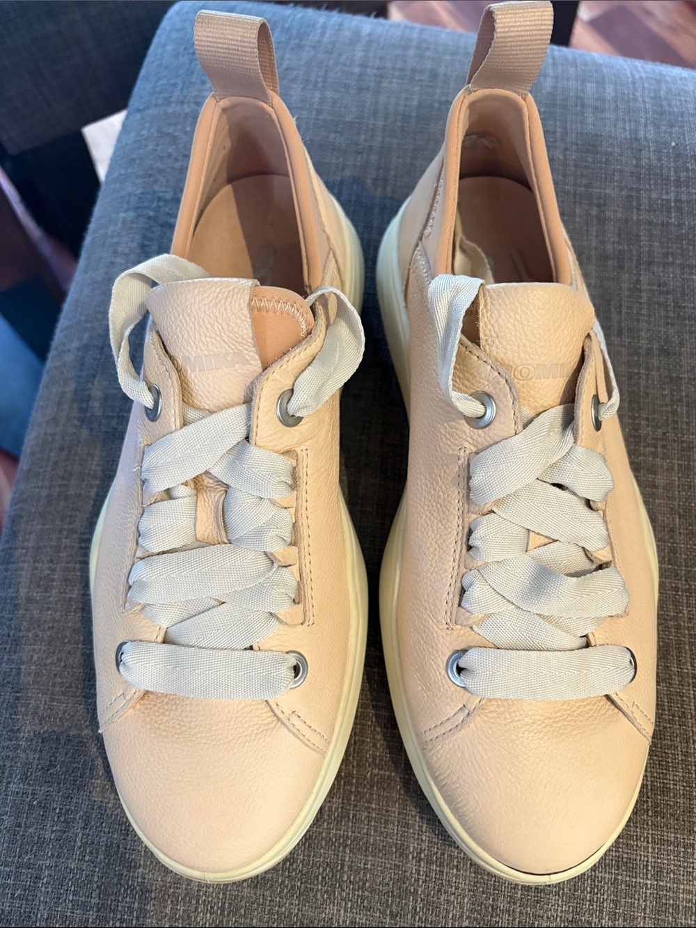 Women’s Tan Leather Casual Sneakers -